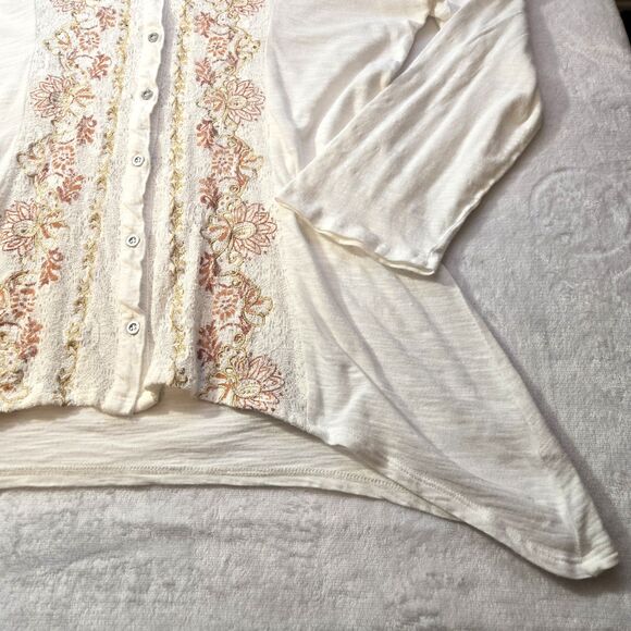Reba Women's Cream Blouse Lace/ Embroidery subtle Rhinestones  Size L Roll-Tab - Picture 3 of 5